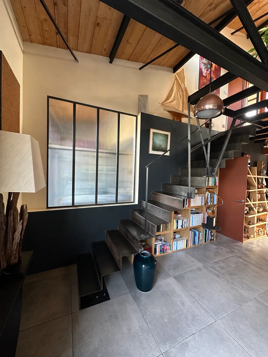 Escalier intérieur acier et verrière